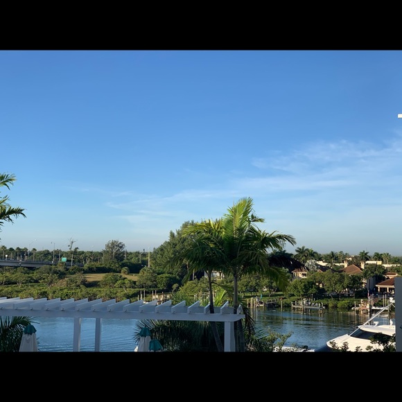 Meet your Posher, Jennifer - Picture 2 of 2